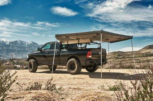 awning mounted on 4x4 in wilderness