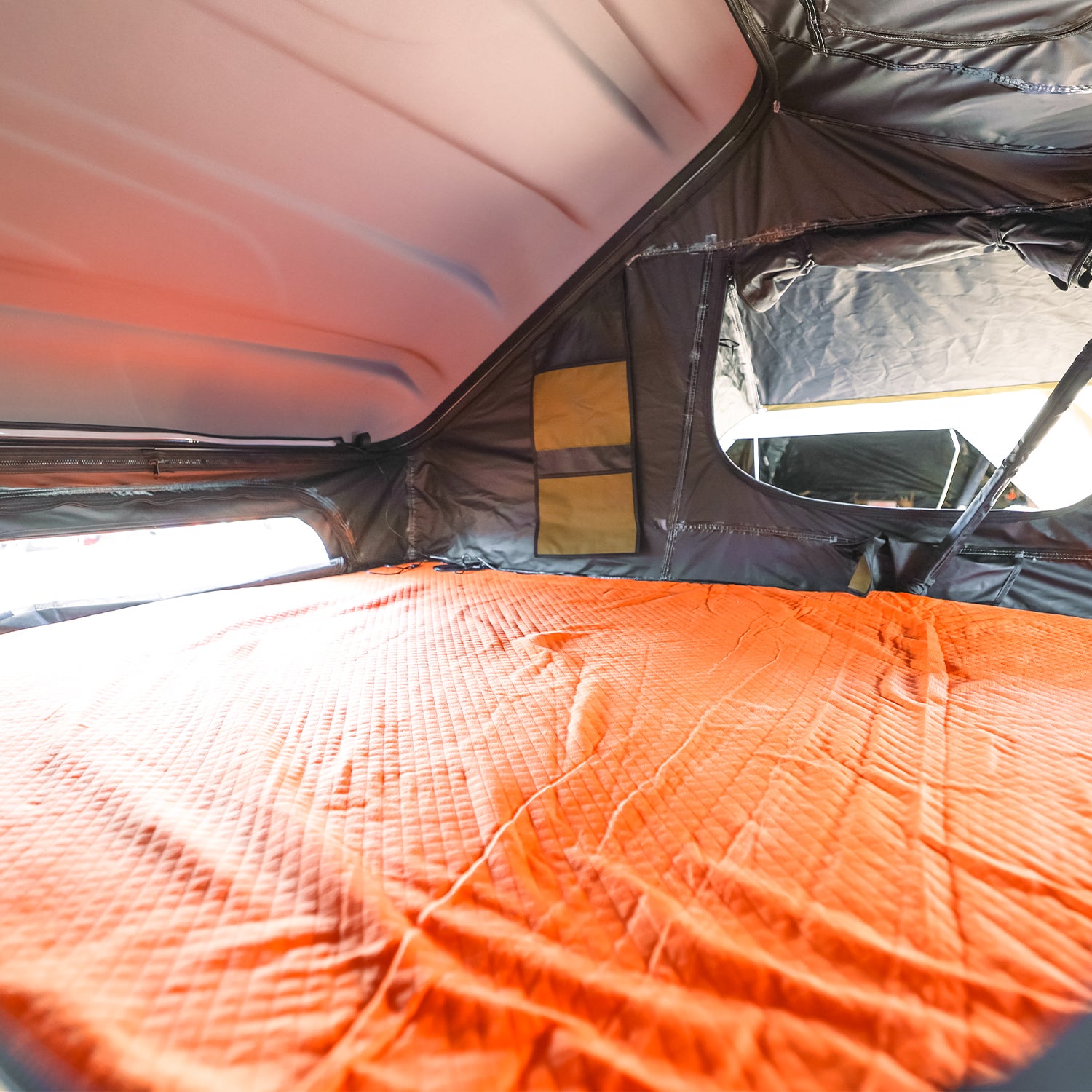 23zero armadillo x2 hard shell roof top tent inside view 