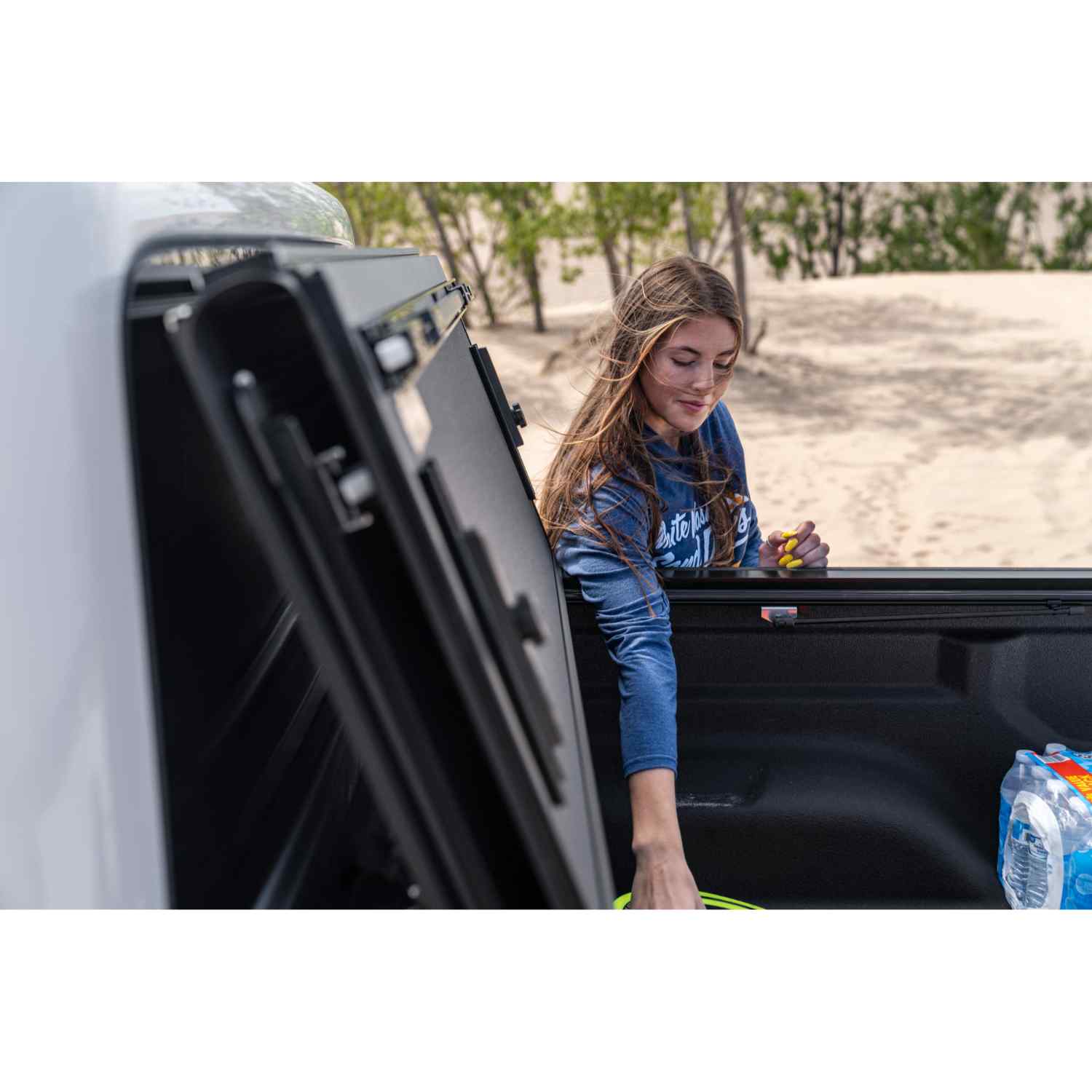 BAK Flip Fiber Max 2020-2024 Jeep Gladiator 5ft Bed Folding truck bed tonneau cover