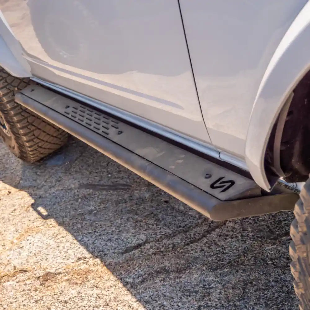 Bronco 2-Door heavy-duty rock slider close-up