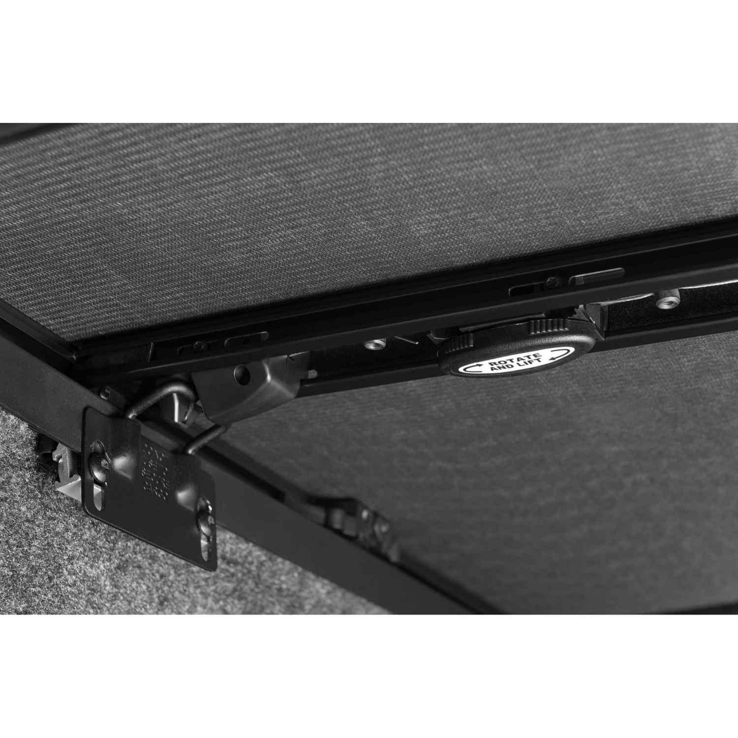 Extang Solid Fold ALX 2017-2023 Ford Super Duty Short Bed Tonneau Cover