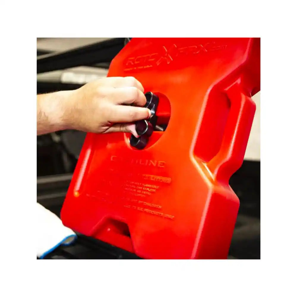 Hand tightening mount hardware on accessory plate