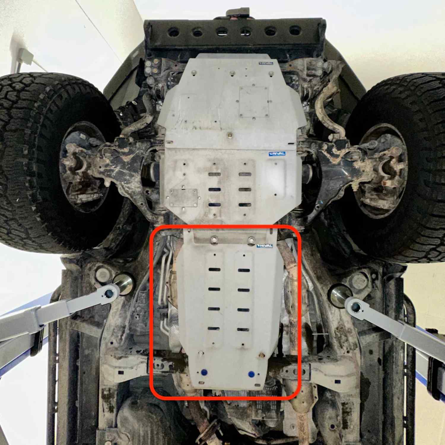 Highlighted view of RIVAL Aluminum Transmission Skid Plate Land Cruiser 200