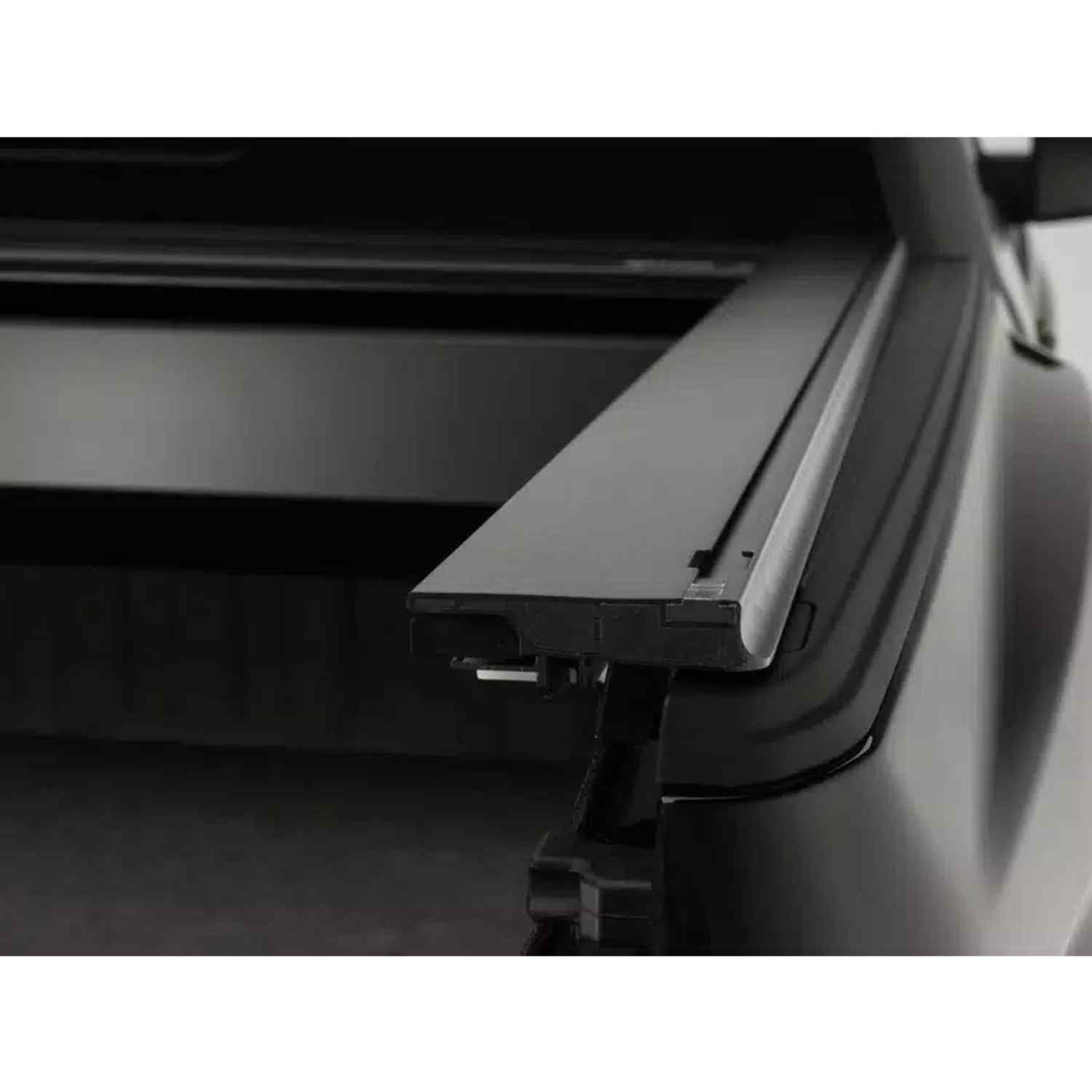 Retrax PowertraxPRO XR GMC 1500 Retractable Tonneau Cover