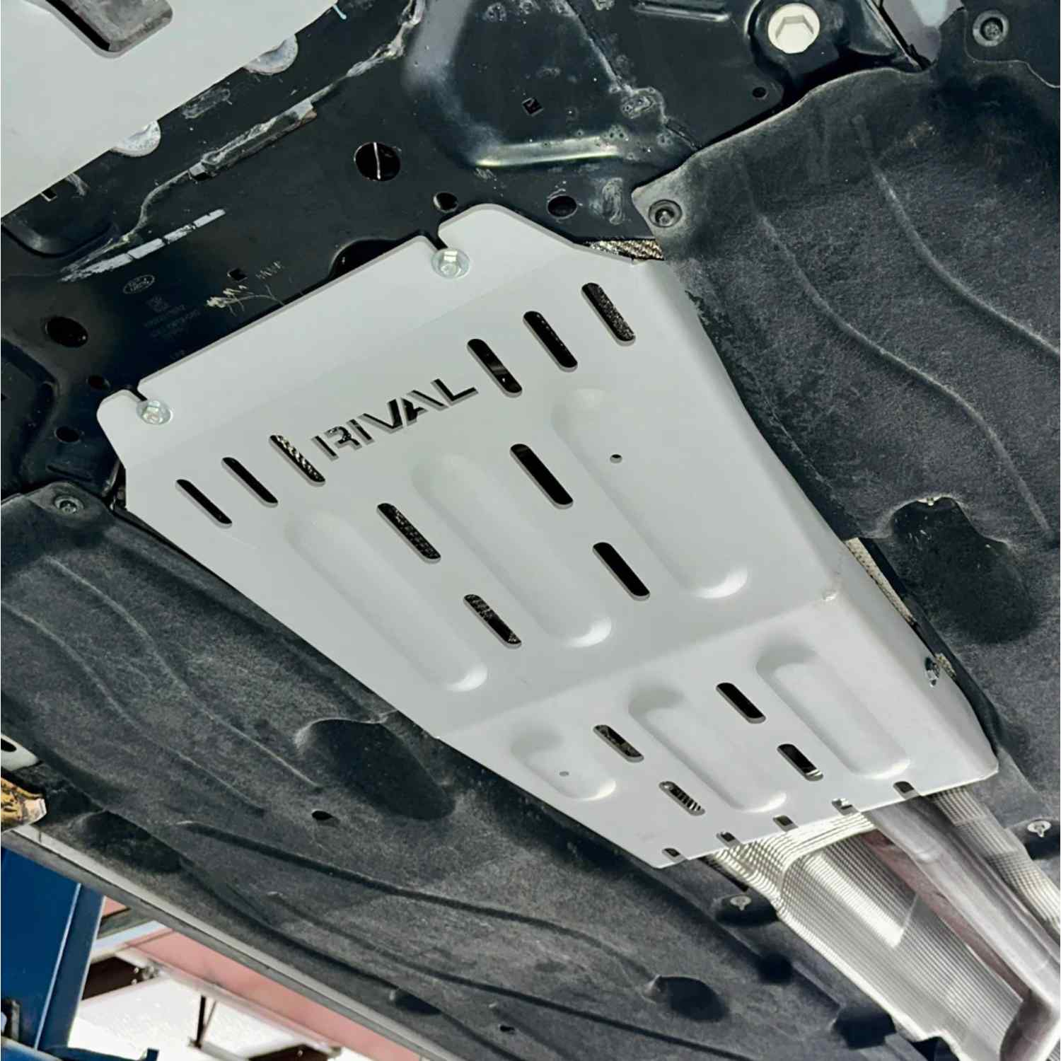 mounted side view of rival skid plate for maverick and bronco