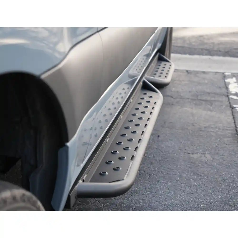 Sprinter 144" side step with a blurred background