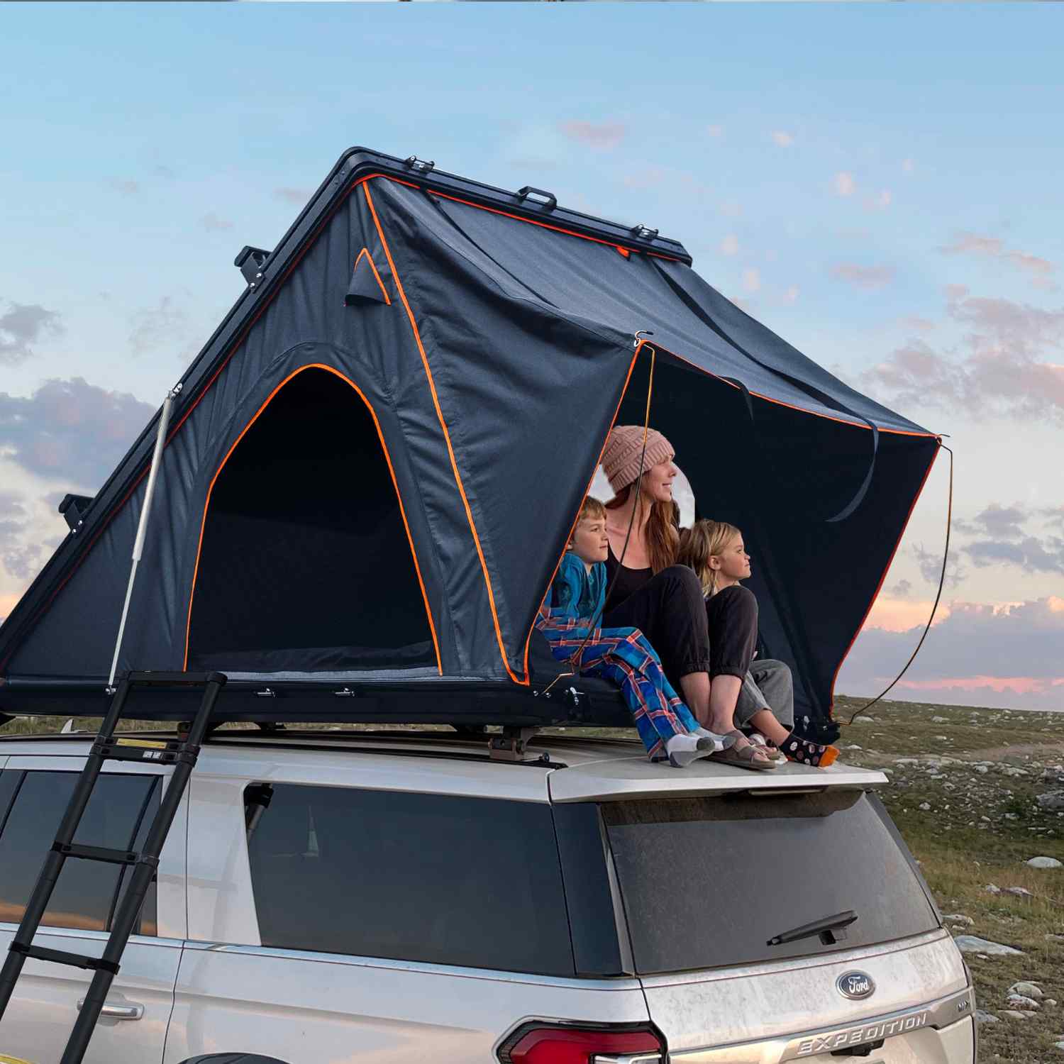 Trustmade Scout hardshell roof top tent in mountains on 4*4 ford