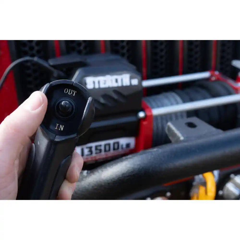 Remote to control 13500lb winch with synthetic rope