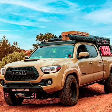 Cali Raised LED 40” Prinsu Roof Rack mounting bracket kit overview graphic showing bracket and light bar placement