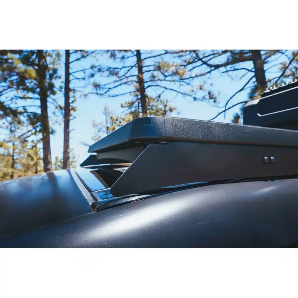 Leitner ACS ROOF low-profile front edge above Land Rover Defender 110 windshield