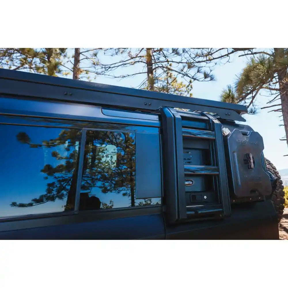 Leitner ACS ROOF side rail cutout clearing the Defender 110 OEM side ladder
