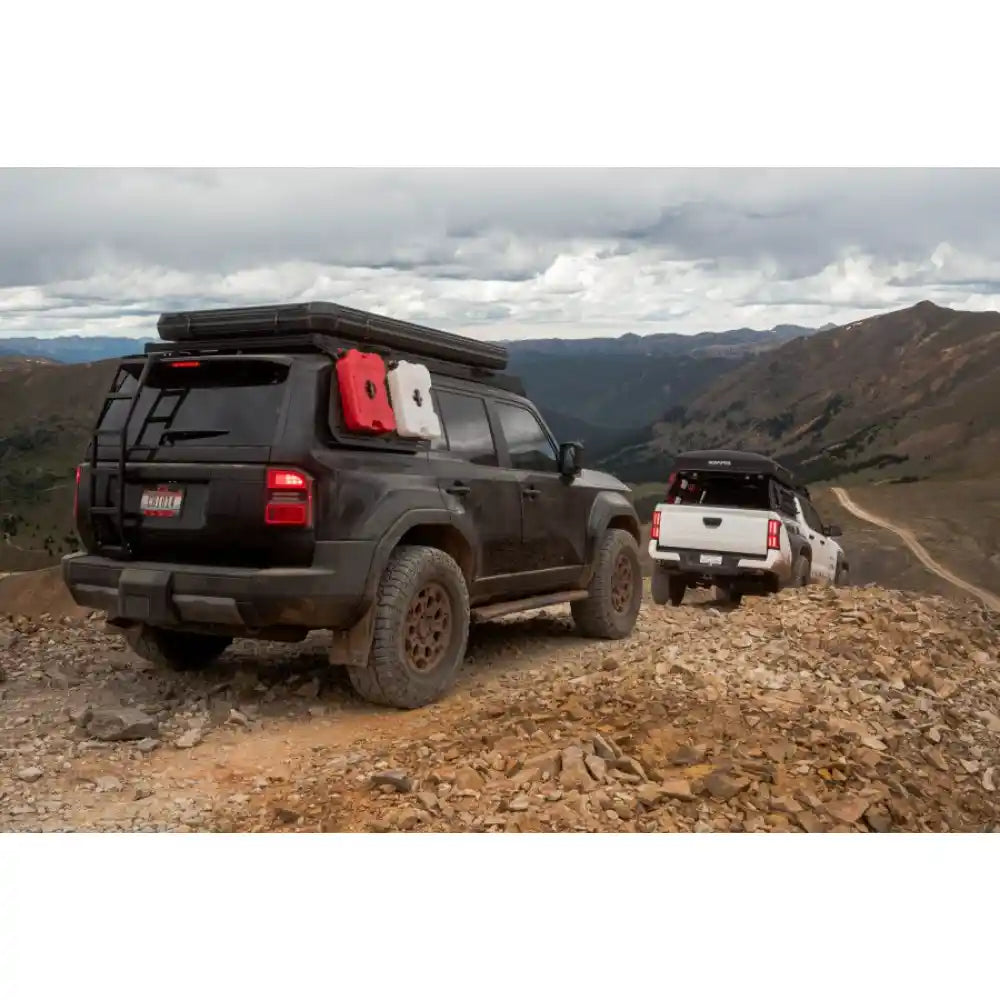 Prinsu Land Cruiser Rock Sliders Detail