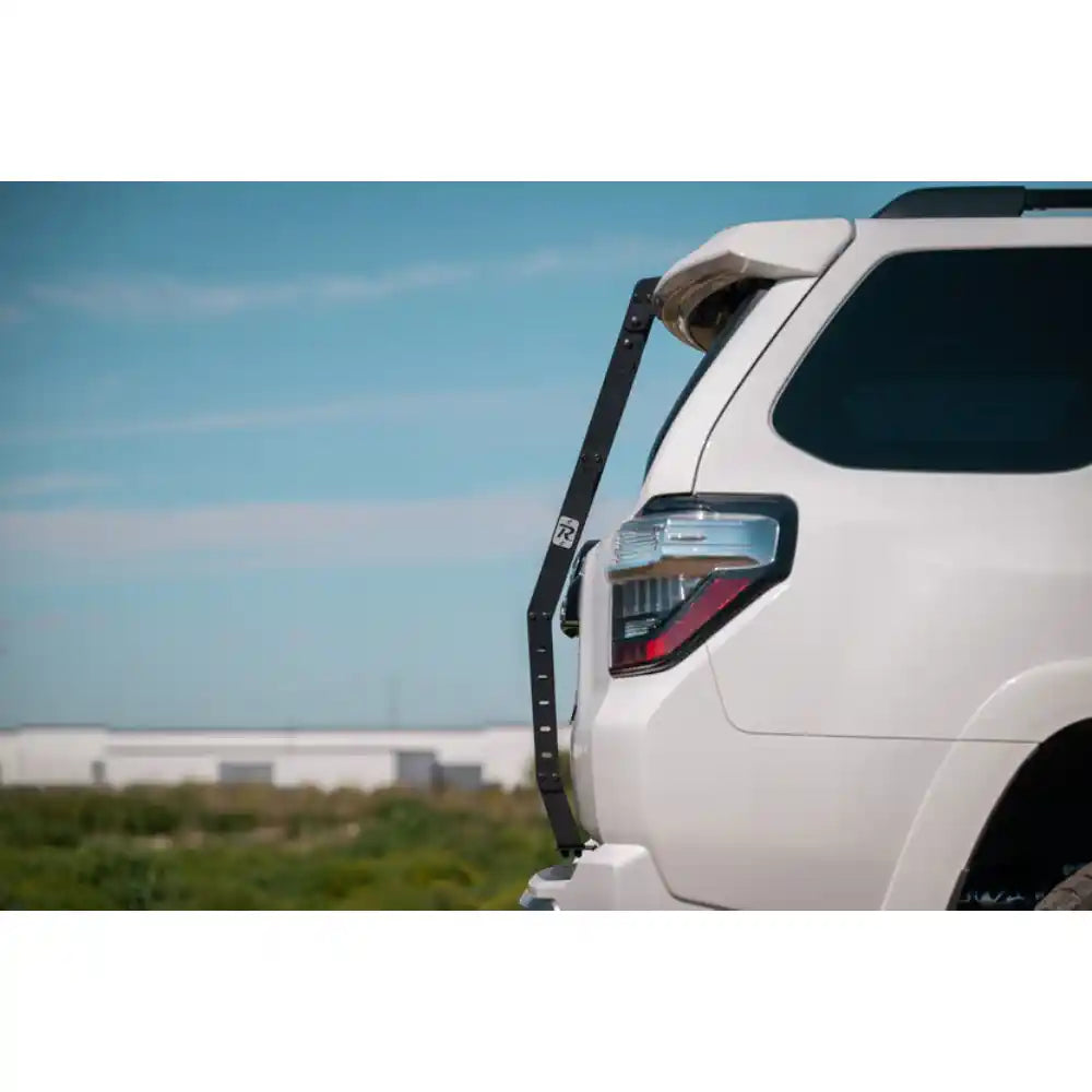 Rago hatch ladder on 4Runner rear hatch, side close-up