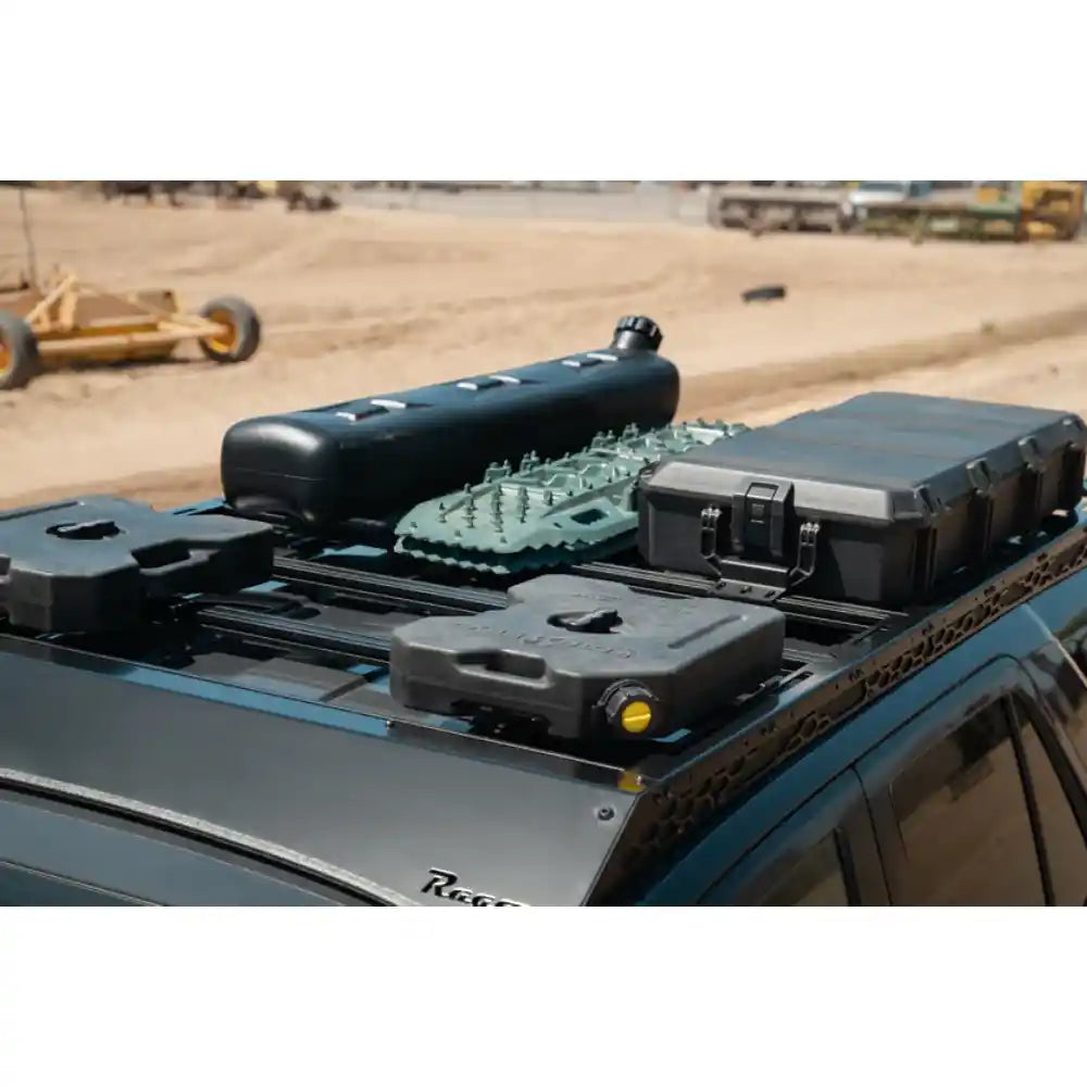 Rago 4Runner roof rack with RotopaX and cargo box, close-up