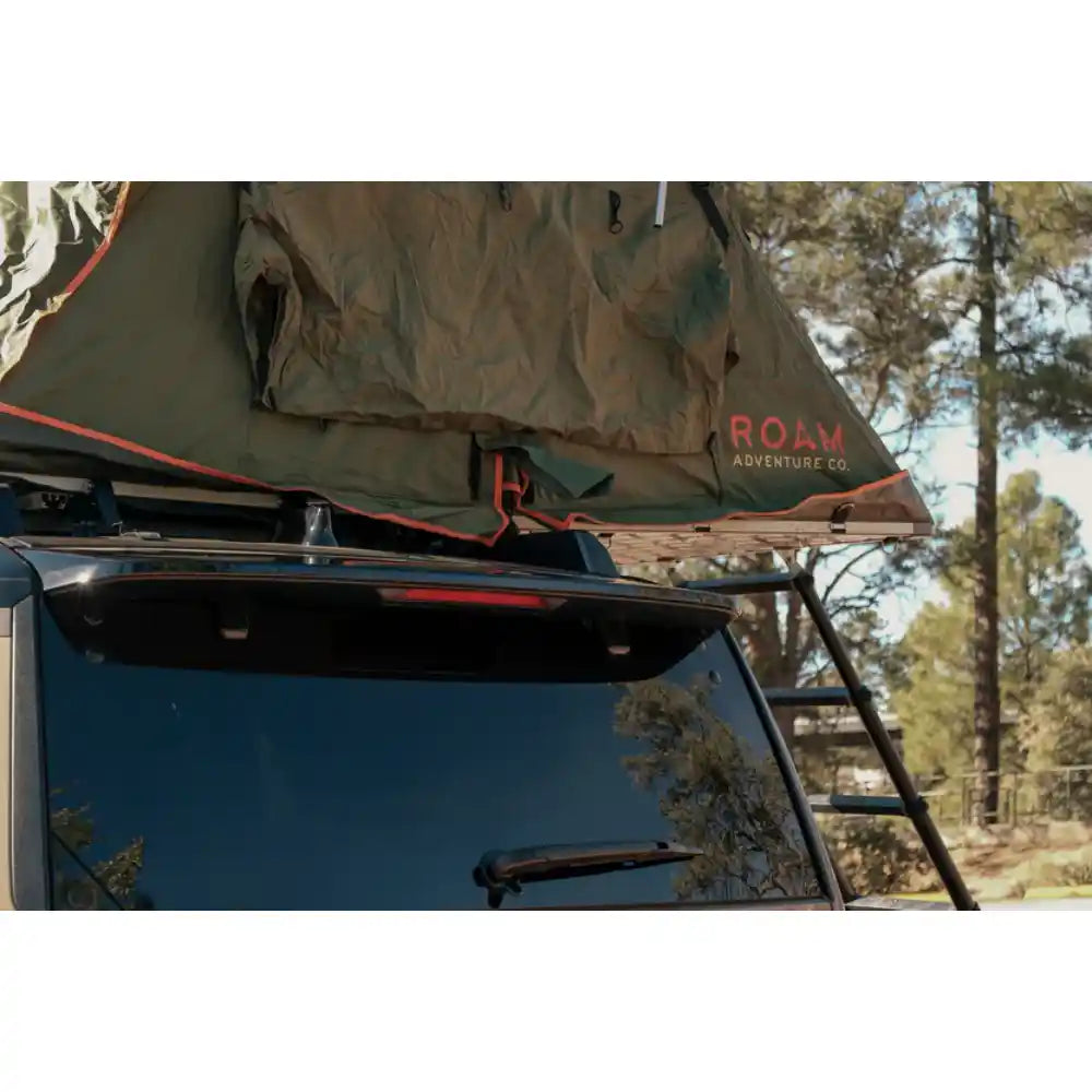 Rooftop tent on Rago crossmembers, close-up