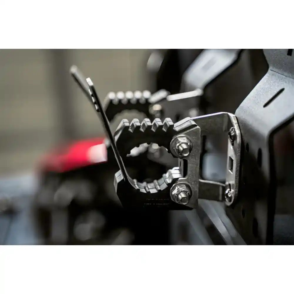 Rago Quick Fist mount, dark close-up