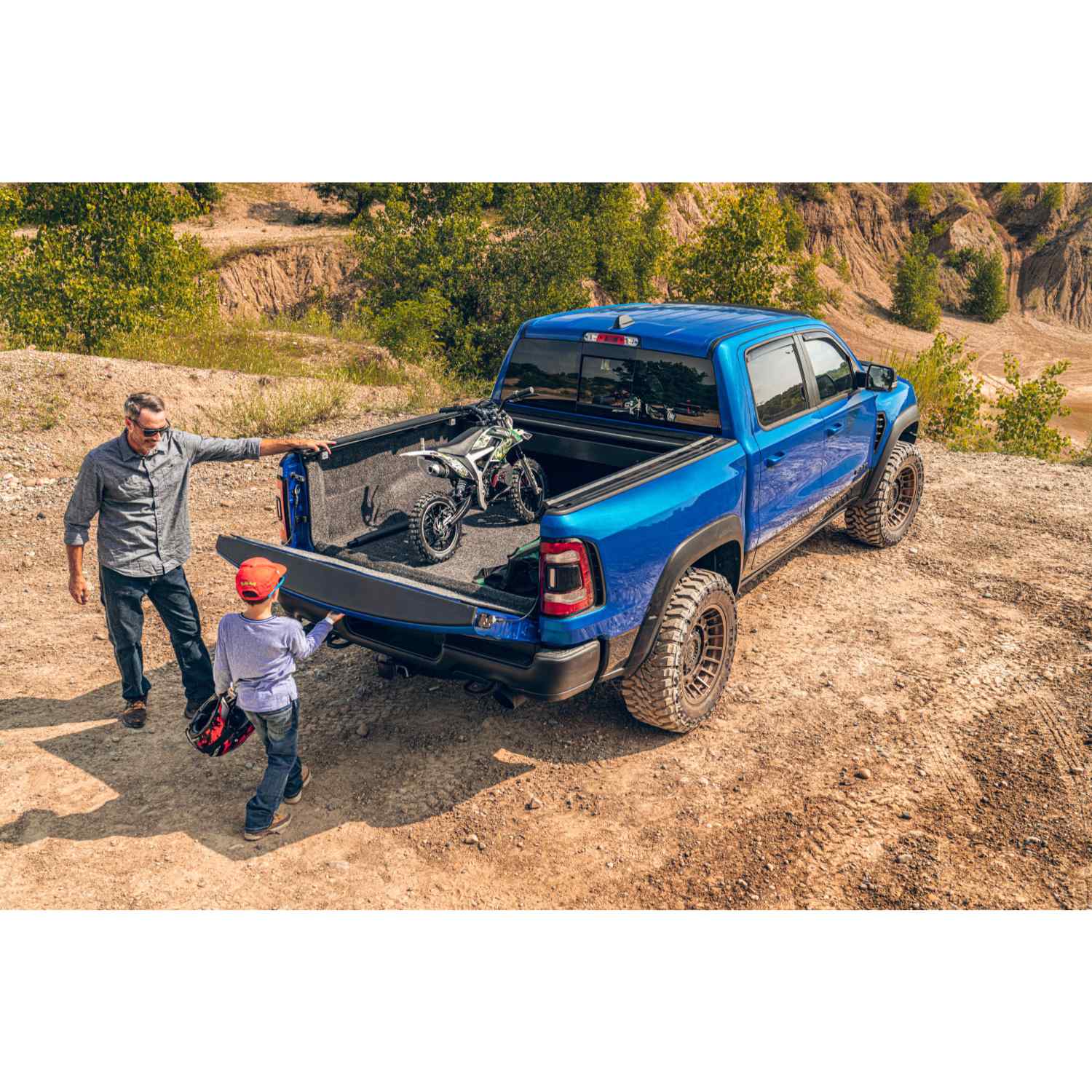 Retrax IX CHEVY & GMC 1500 Retractable Tonneau Cover Full Back Open Lifestyle Image