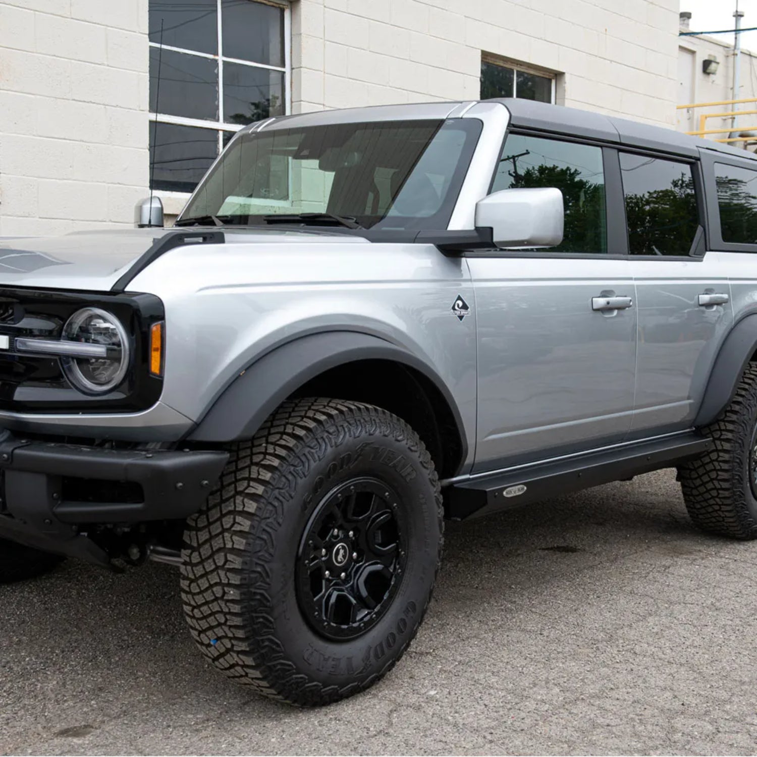 Rock Slide Engineering Bronco 4 Door Step Slider life style