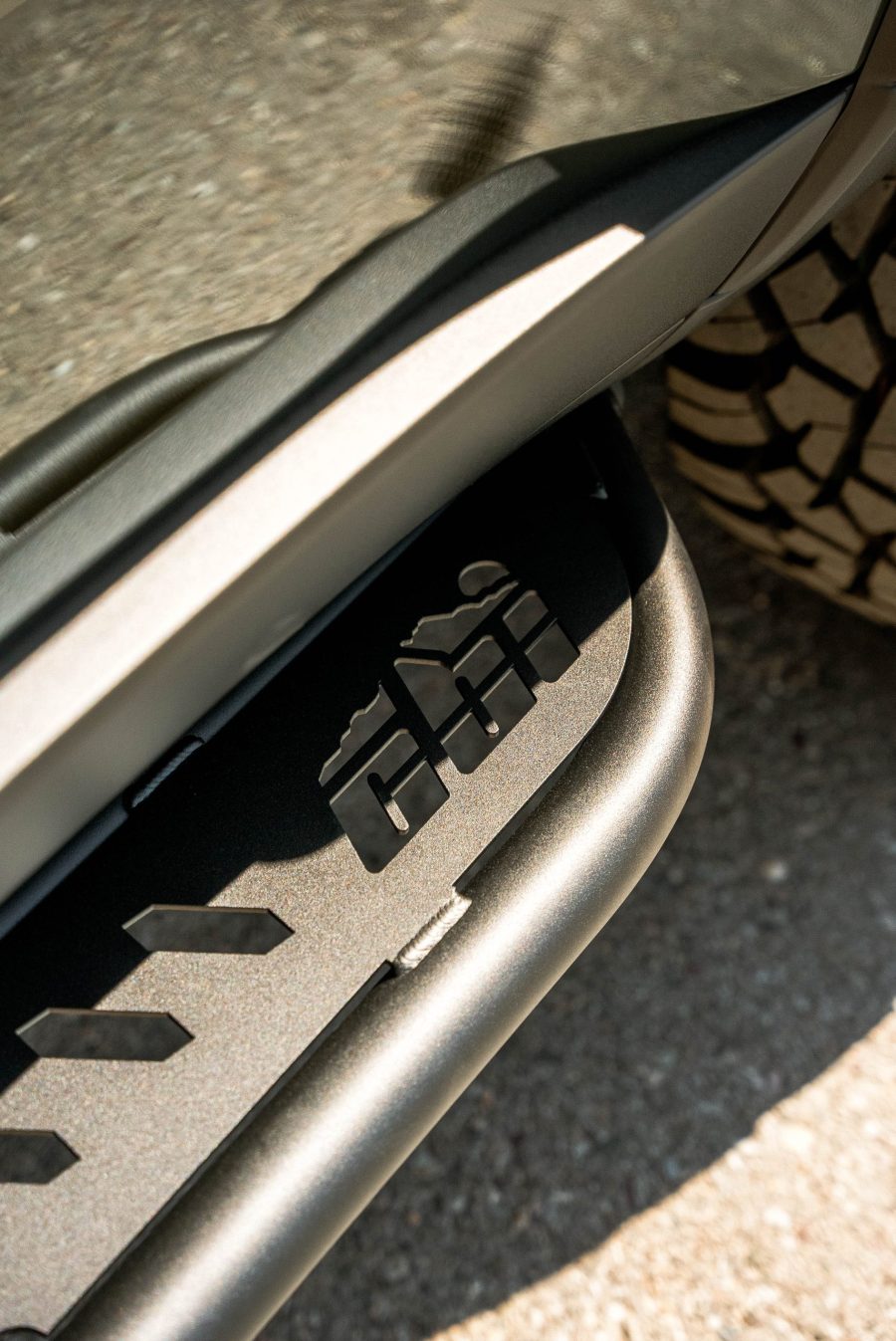 Rock Sliders for Lexus GX550, CBI Standard Series - Installed View