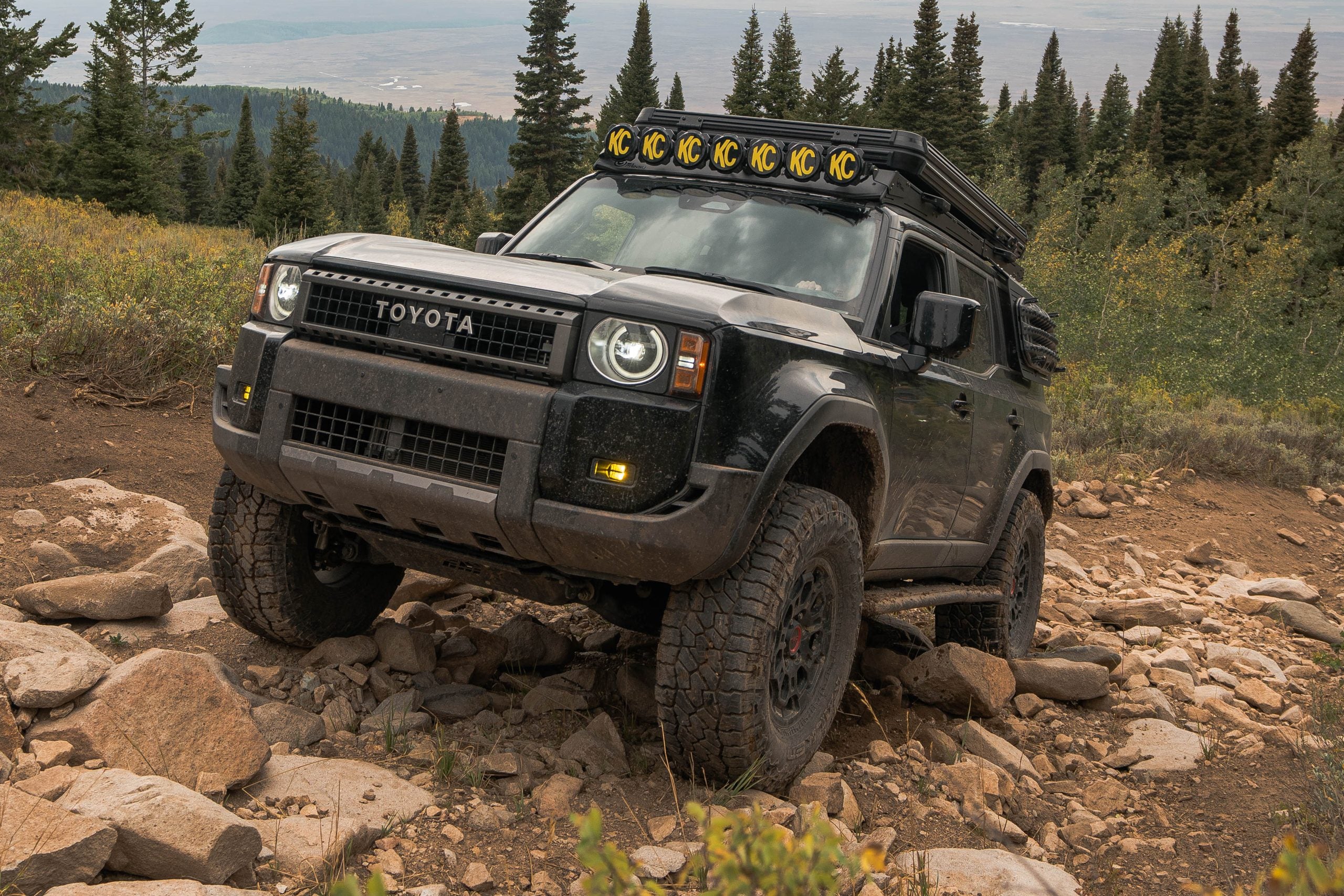 Toyota Land Cruiser, CBI Standard Rock Sliders - Installed View